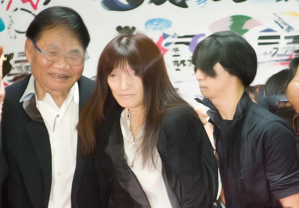 2025年英雄联盟全球总决赛：全新召唤师奖杯静待冠军队伍加冕-必赢电竞